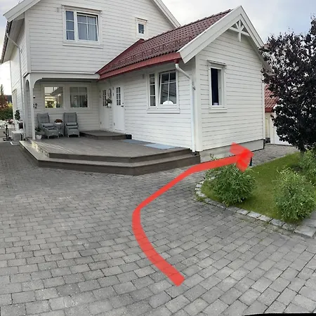 Fin Sokkelleilighet For Inntil 8 Under Ski-vm 2025 - Gratis Parkeringsplass * 트론헤임